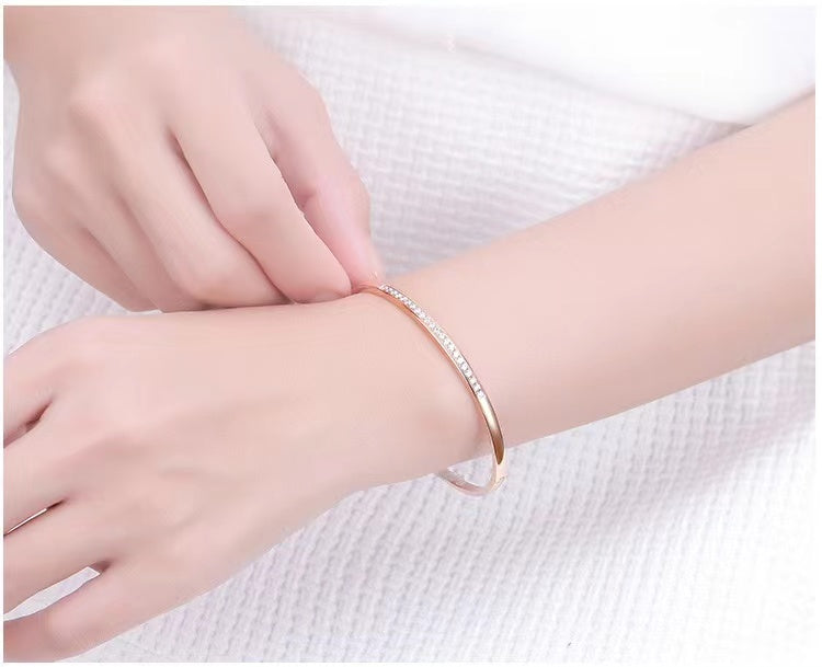 18K Gold Diamond Bracelet