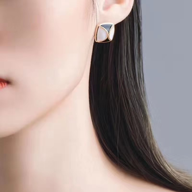 Day and Night Studs