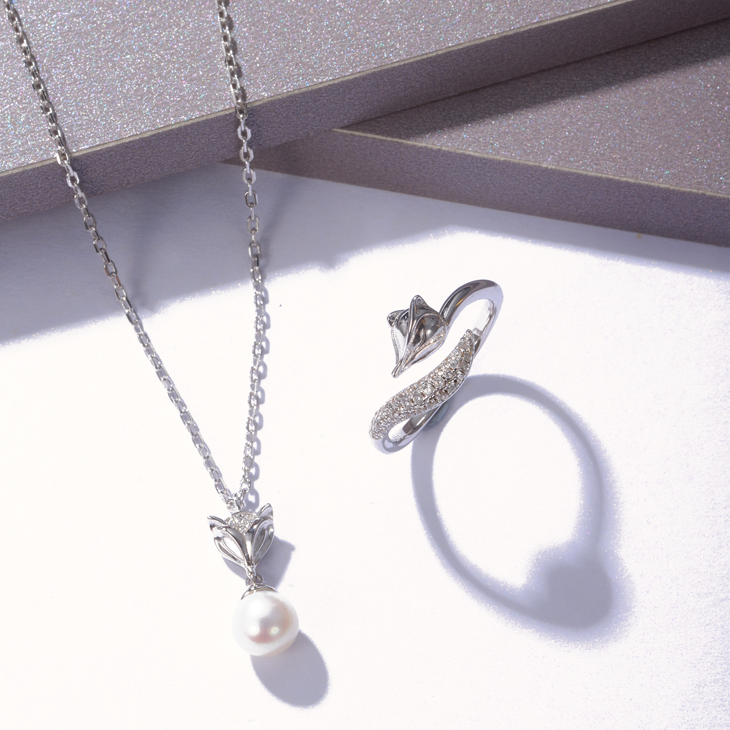 Silvery Arctic Fox Pearl Necklace