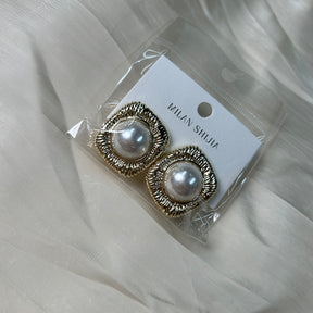 Vivian #13 [golden plated pearl earrings studs vintage design alloy copper]