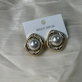 Vivian #13 [golden plated pearl earrings studs vintage design alloy copper]