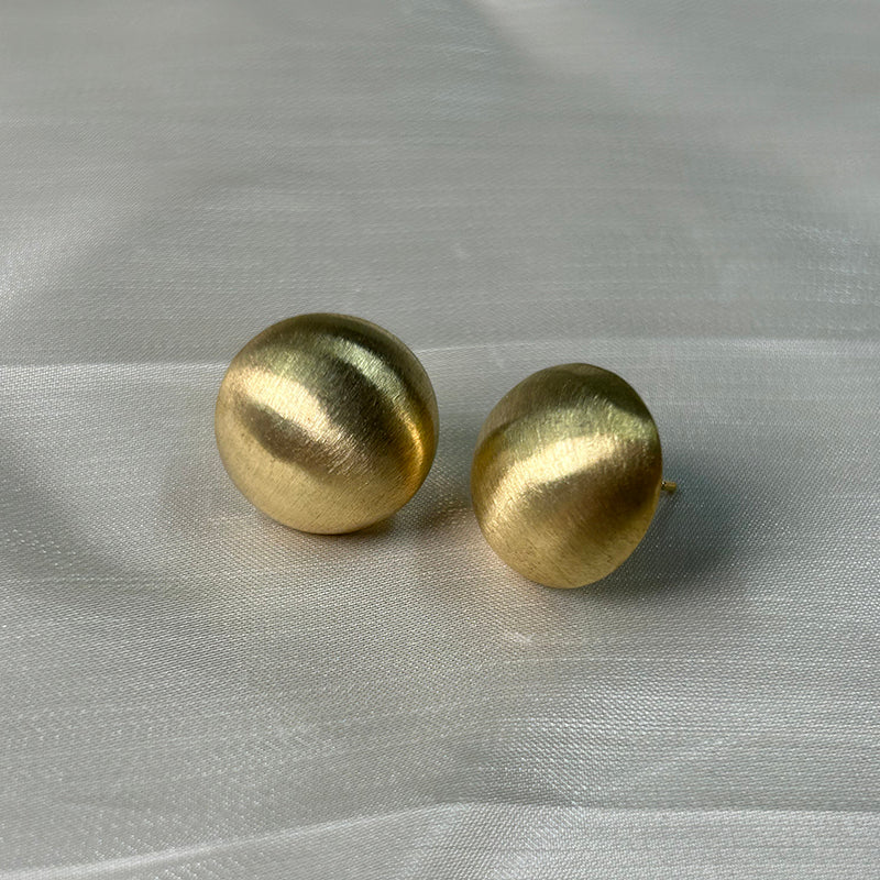 Vivian #14 [matt gold plated earring studs vintage design alloy copper]