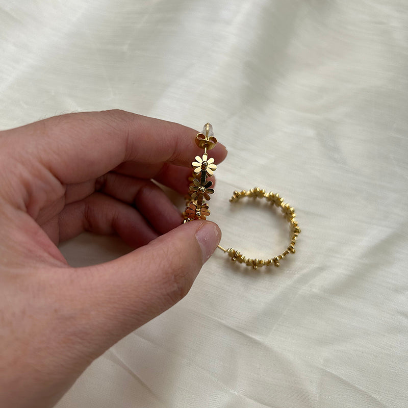 Vivian 18 daisy flower golden plated earrings hoops small size alloy copper