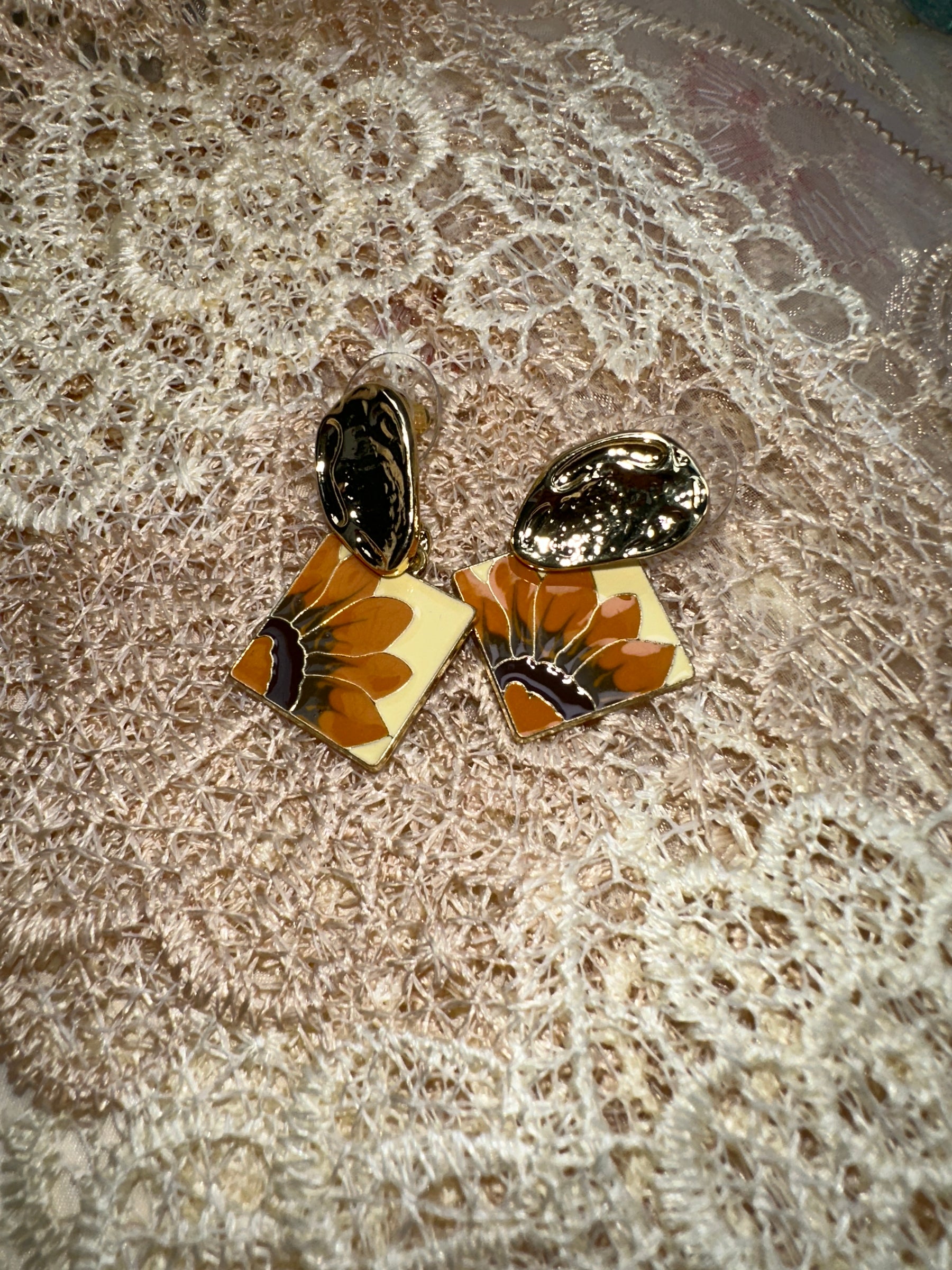 Vivian #5 [daisy flower vintage golden plated earrings alloy copper]