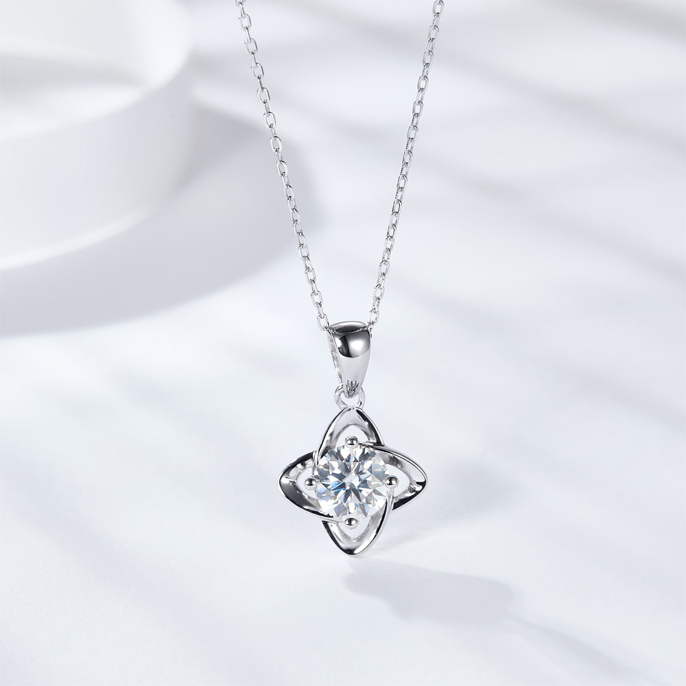 P10471 Silver Moissanite Diamond  Lucky Clover Pendant Necklaces