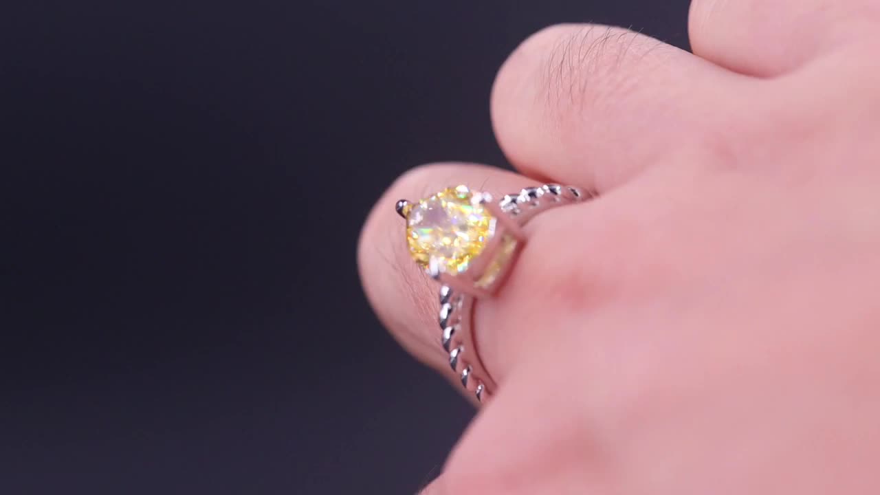 S925 Silver Pear Pigeon Egg Light Yellow Ice Flower Cut High Carbon Diamond Ring