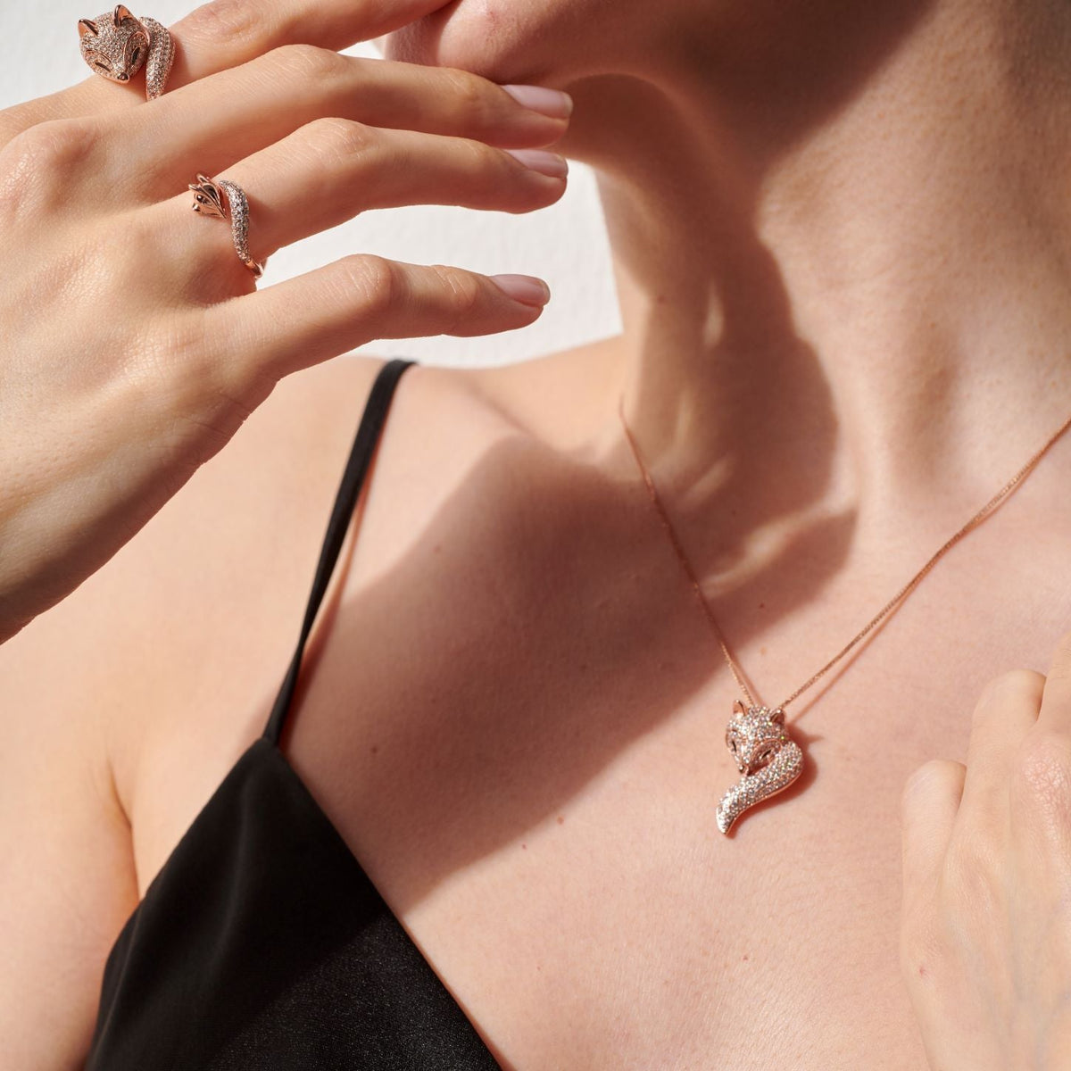 【02LIVE # link 46 - BUY 1 GET 1 free ring】Arctic Fox Pendant Necklace
