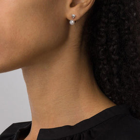 Silvery Pearl Hug Earring