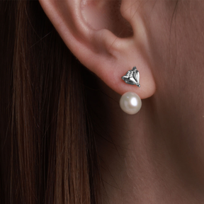Silvery Pearl Hug Earring