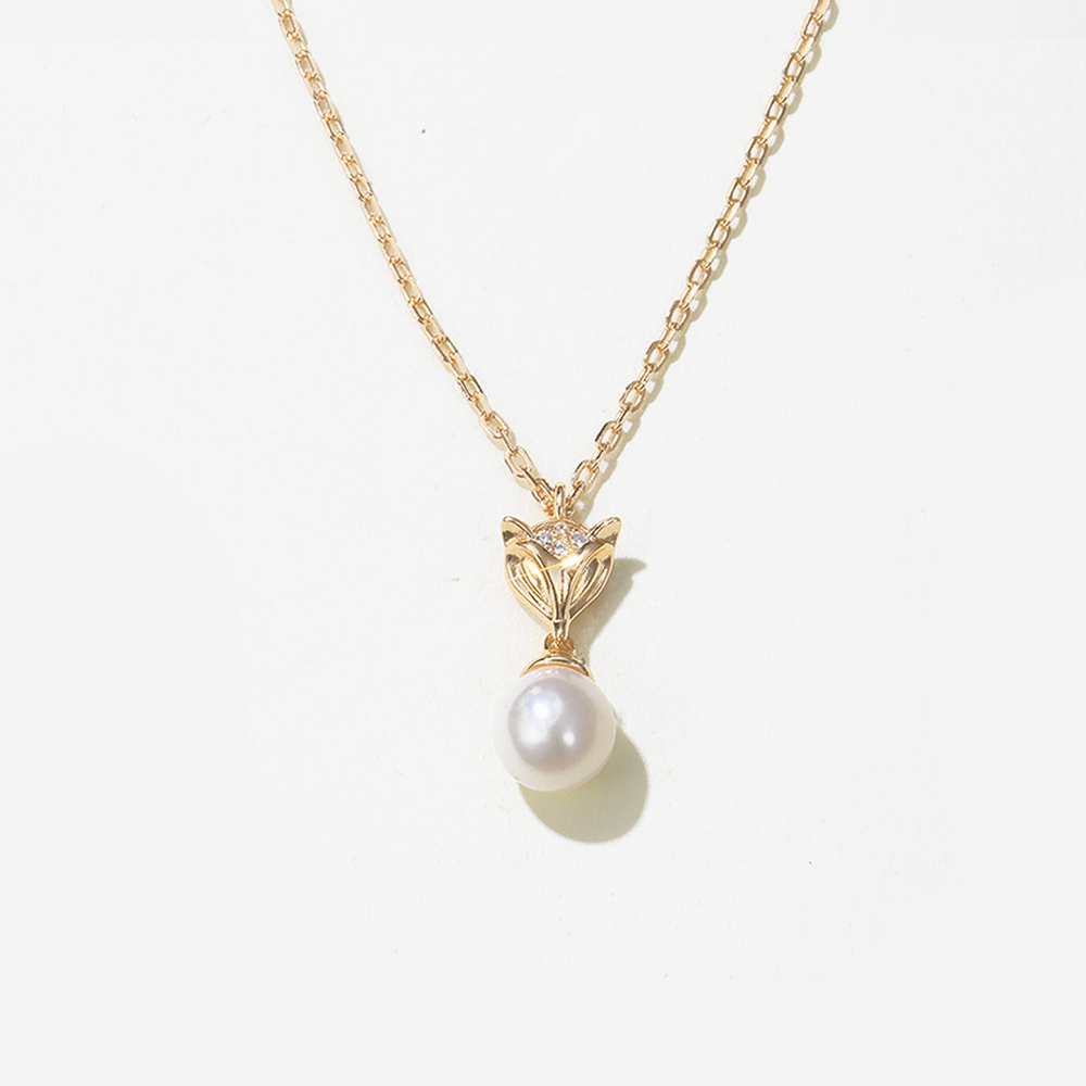 Arctic Fox Pearl Necklace