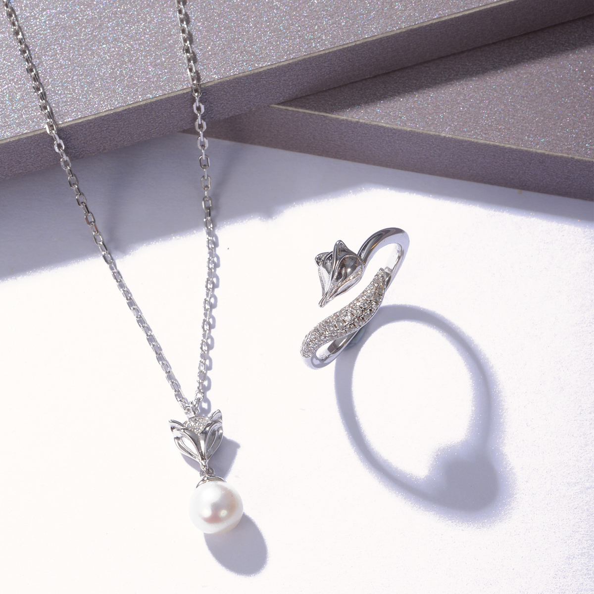 Silvery Arctic Fox Pearl Necklace