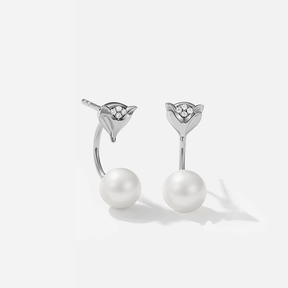 Silvery Pearl Hug Earring